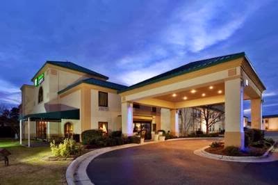 Holiday Inn Express Fayetteville NW Spring Lake, Spring Lake, United States of America