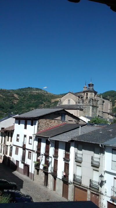 LAS DONAS DEL PORTAZGO, villafranca del bier, Spain