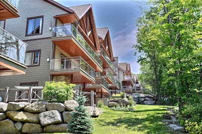 BLANC SUR VERT, Bromont, Canada