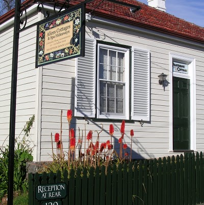 Alice's Cottages and Spa Hideaways, Launceston, Australia