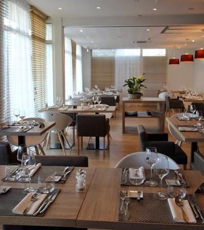 Kyriad Prestige Vannes Centre - Gare, Vannes, France
