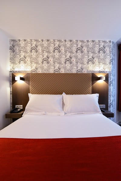 NEW PARNASSE, PARIS, France