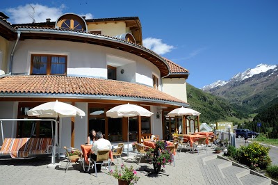Hotel Alpenjuwel, Curon Venosta, Italy
