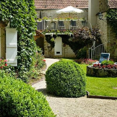 L  ESPERANCE, St Pere Sous Vezelay, France