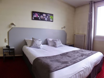 Brit Hotel Bleu Nuit, Saintes, France