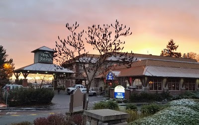 Howard Johnson Hotel and Suites, Victoria Elk Lake, Victoria, Canada