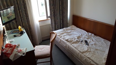 HOTEL ELBROICH GARNI, Dusseldorf Holthause, Germany