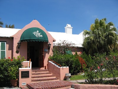FOURWAYS INN AND COTTAGES, Paget, Bermuda