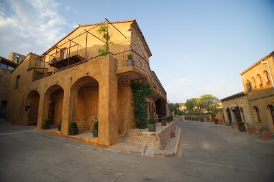 DEL TEATRE, Regencos, Spain