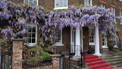 CARLTON MITRE HOTEL, Hampton Court, United Kingdom