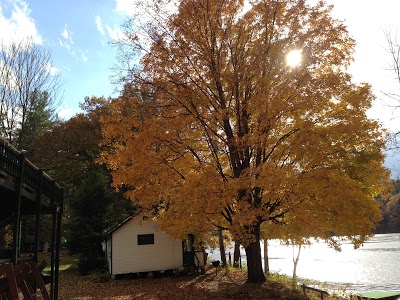 THE ELMS WATERFRONT COTTAGES, Lake Luzerne, United States of America