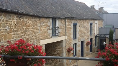 Inter-Hotel Le Lion d'Or, Saint-Brice-en-Cogles, France