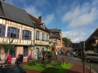 HOTEL LA LICORNE, LYONS LA FORET, France