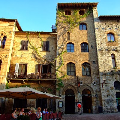 La Cisterna, San Gimignano, Italy