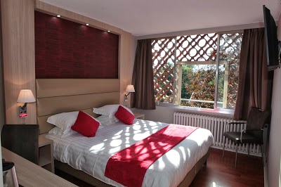 Inter-Hotel Les Trois Roses, Corenc, France