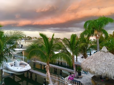 SNUG HARBOR INN WATERFRONT BAN, Madeira Beach, United States of America