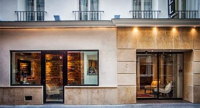 Lion d, Paris, France