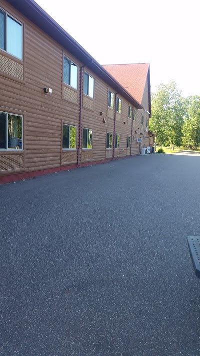 PINE PEAKS LODGE AND SUITES, CrossLake, United States of America