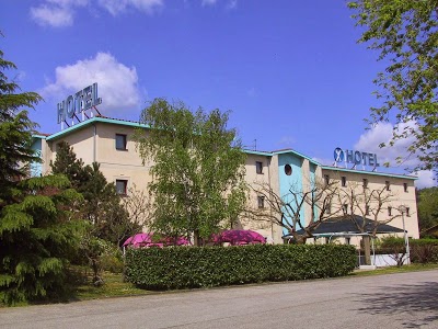Logis Hotel Le Saint Vincent, Vourles, France